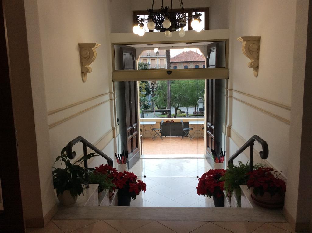 Hotel Nuovo Suisse Alassio Esterno foto