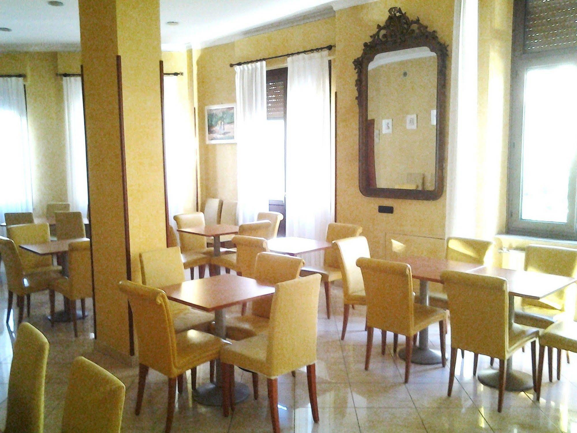 Hotel Nuovo Suisse Alassio Esterno foto